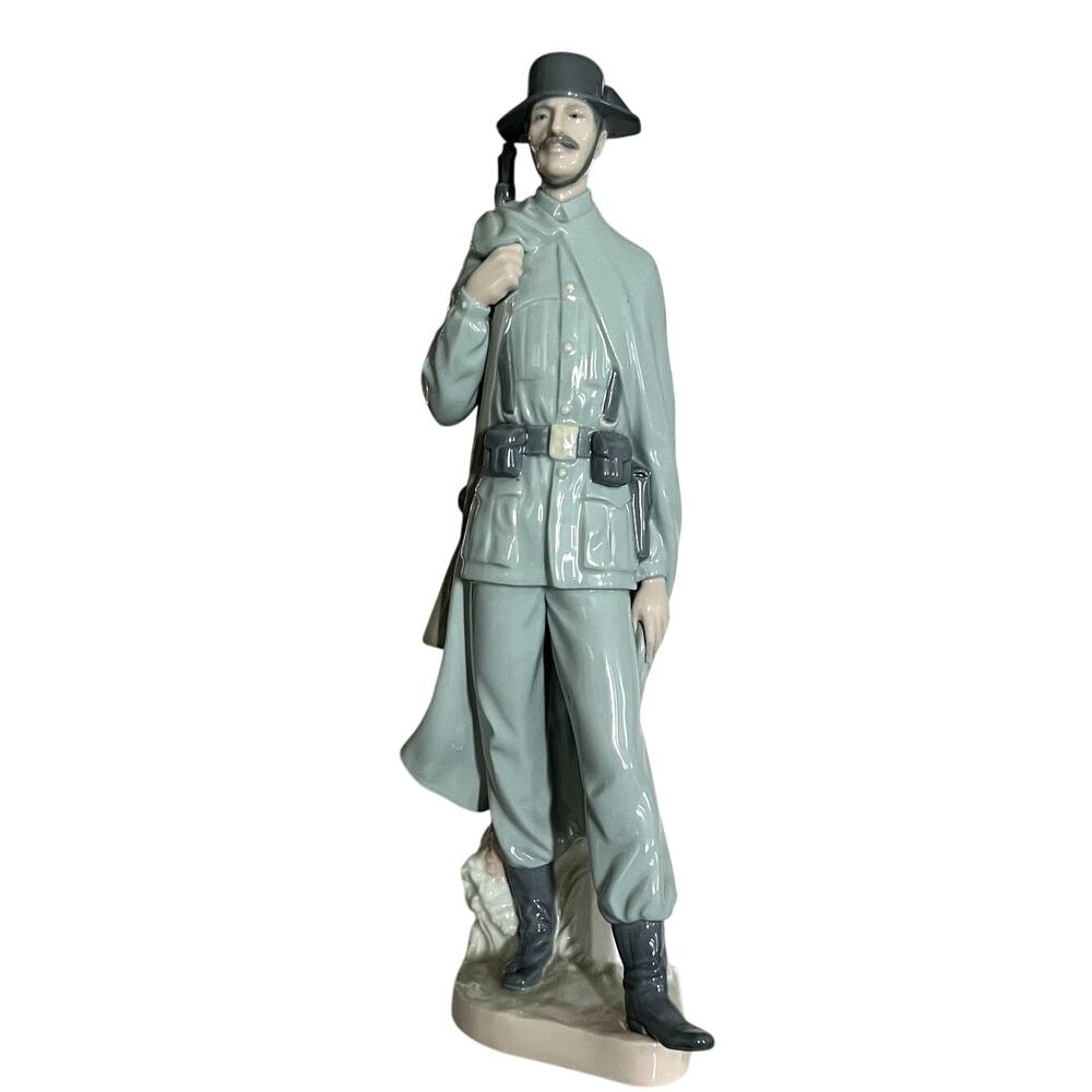 Lladro Spanish Policeman Figurine Vintage 1974 Mint Condition 1974